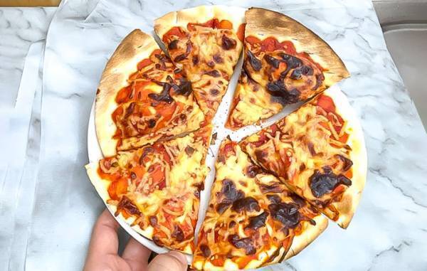 ピザカットは包丁よりも…？　試した結果に「具が落ちない」「楽ちん」