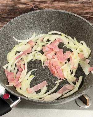 クリスマスに作ってみて！　餃子の皮で作る『簡単キッシュ』レシピ