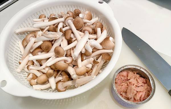 箸が止まらない！　火を使わない『無限きのこ』がうますぎた