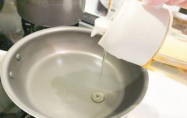 「買ってよかった」　オイルスプレーボトルで、液だれのストレスから解放