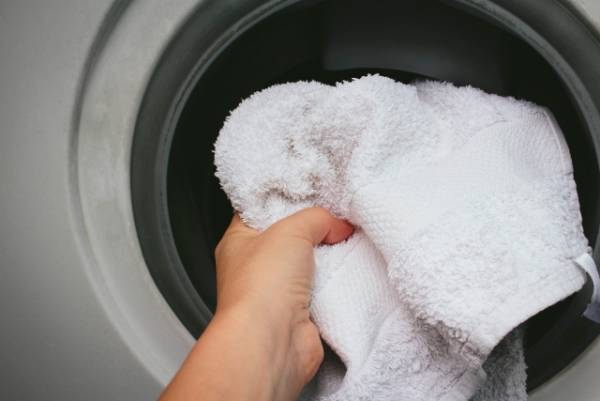 タオルのつけ置き洗いは控えて　企業が解説する理由に「勉強になった」