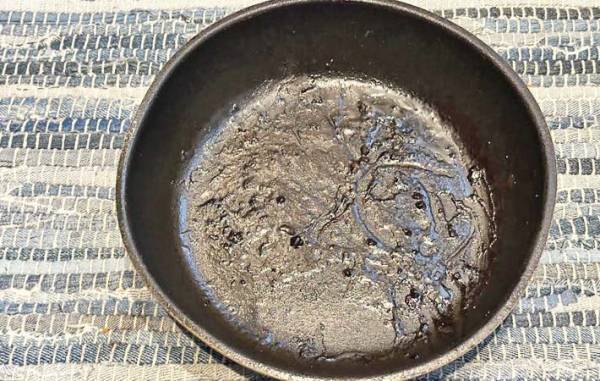 洗剤不要！　いつも捨ててる玉ねぎの皮で「焦げが落ちてピカピカ」