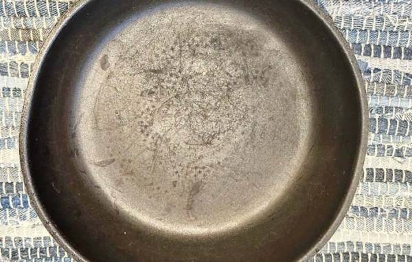 洗剤不要！　いつも捨ててる玉ねぎの皮で「焦げが落ちてピカピカ」