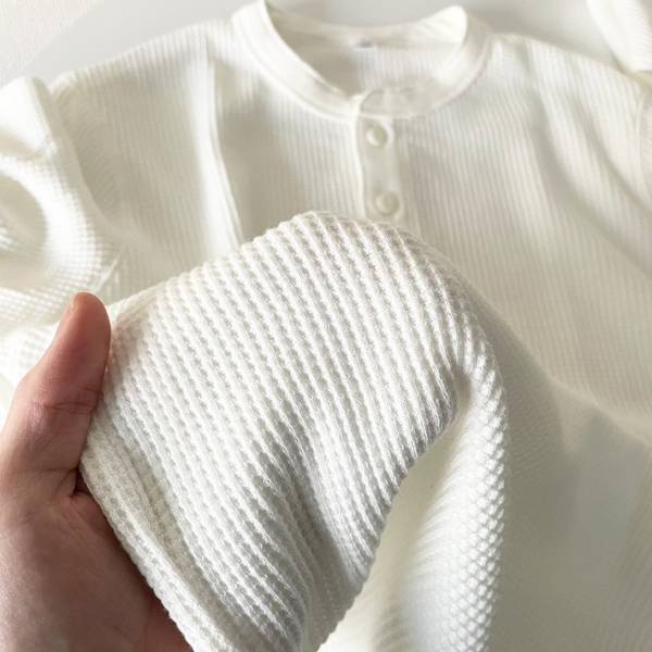 SNSで話題！　ユニクロの『注目トップス』に「何もかもが最高」「４色買いました」