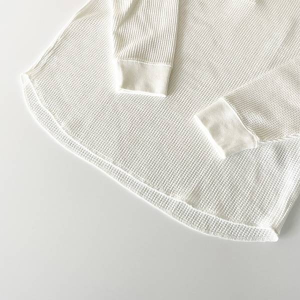 SNSで話題！　ユニクロの『注目トップス』に「何もかもが最高」「４色買いました」