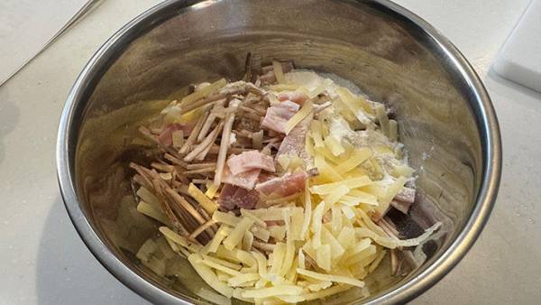 ゴボウを細切りにして…　完成したモノに「無限に食べられる」「あまりにも有能」