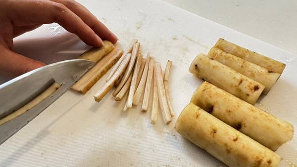 ゴボウを細切りにして…　完成したモノに「無限に食べられる」「あまりにも有能」