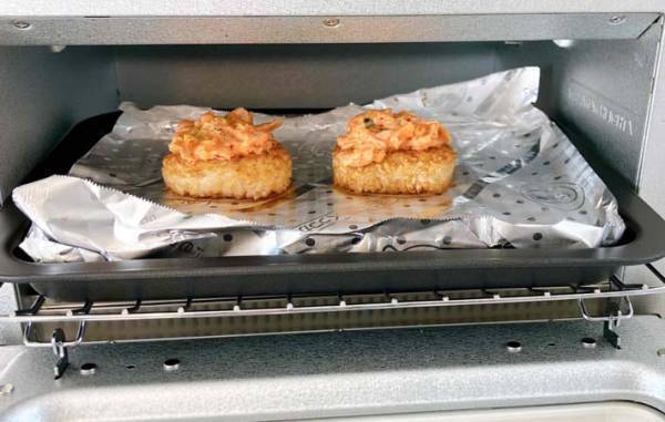 『冷凍焼きおにぎり』に乗せたのは…？　ニチレイのアイディアに「夫がリピート希望！」