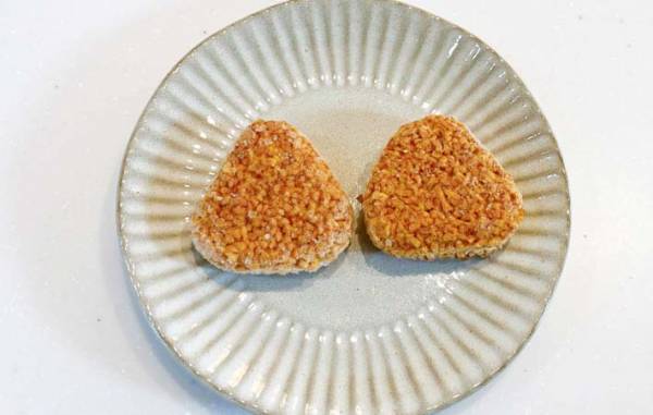 『冷凍焼きおにぎり』に乗せたのは…？　ニチレイのアイディアに「夫がリピート希望！」