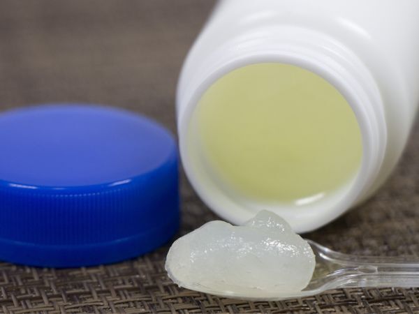 キャンプにワセリン持って行って！　万能アイテム３選に「意外」「もう必需品だわ」