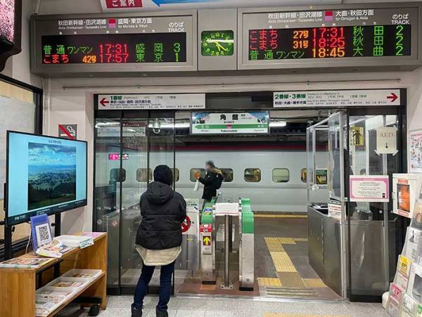 「脳がバグる」といわれた駅のホーム　光景に「旅行している感があって好き」