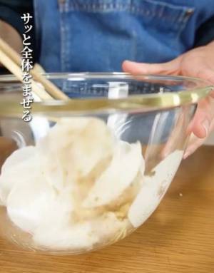 スライスした長芋と合わせたのは…？　簡単すぎて「毎日食べたい」