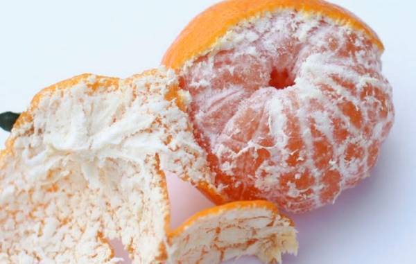 ミカンの白い筋は取った方がいい？　農家の回答「食べると…」