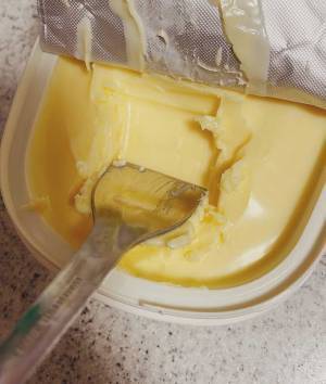 バターナイフがない！　代わりに使ったのは…「天才かよ」「目からウロコ」