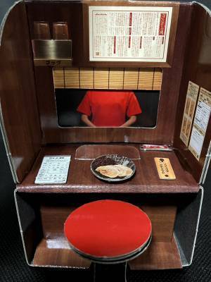 「爆笑」「店員が怖すぎる」　ネットで話題の『一蘭』カレンダーとは？