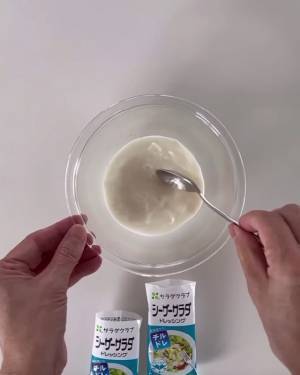 市販のサラダをアレンジするだけ！　クリスマスリースサラダの作り方