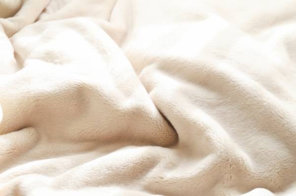 布団の中があっという間にポカポカ　毛布の使用法に「今晩やります」