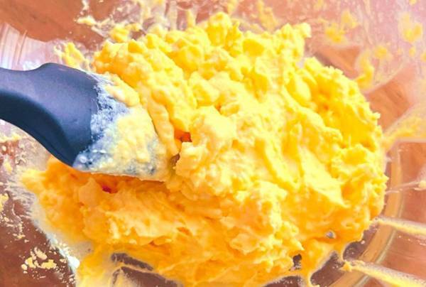 ゆで卵は、そのまま食べない？　「こんな食べ方があるとは…」と話題に！