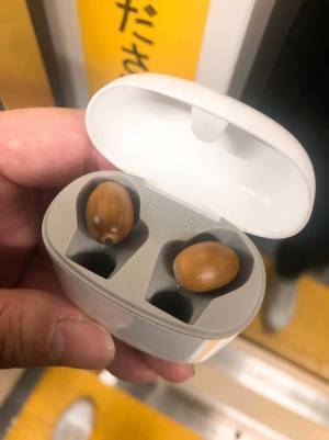 電車でギョッとしたワケが？　イヤホンの中に…「まさかの」「今日イチ笑った」