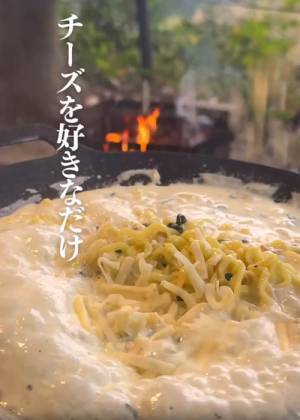 お湯じゃなくて牛乳でゆでて！　カルボナーラのレシピに「真似したくなる」