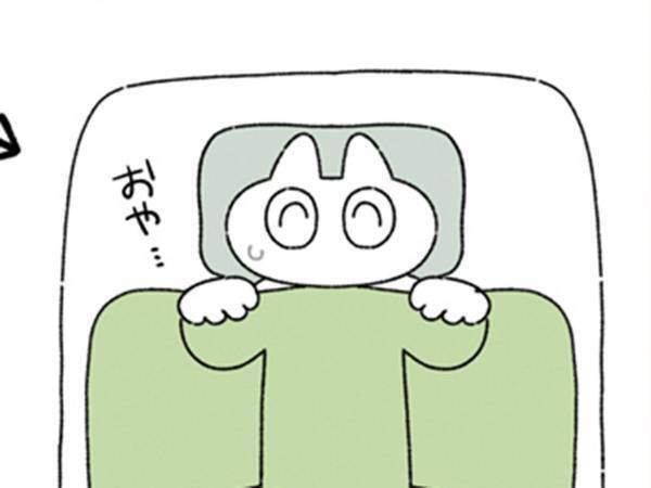 「今年もまた、股関節の危機…」　足の間で寝る猫　しばらくすると…？