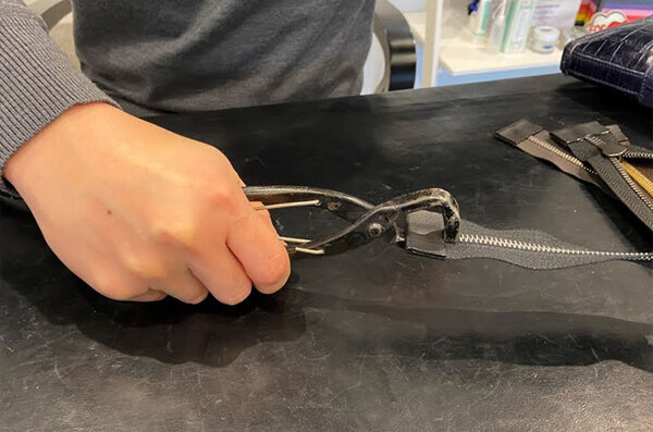 ファスナーのプロが教える『ファスナーが動かなくなった時の対処法』とは？