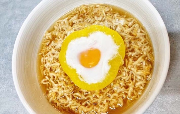 チキンラーメンにお花を咲かせる方法とは？　「フラワーチキンラーメン」を作ってみた