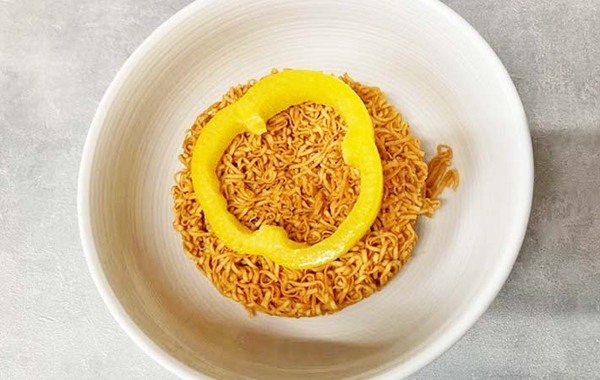 チキンラーメンにお花を咲かせる方法とは？　「フラワーチキンラーメン」を作ってみた