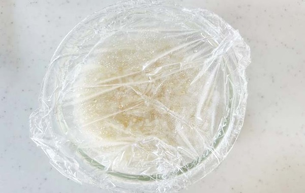 「１合だけほしい」「炊飯器いらず」　米と水をボウルに入れて…？