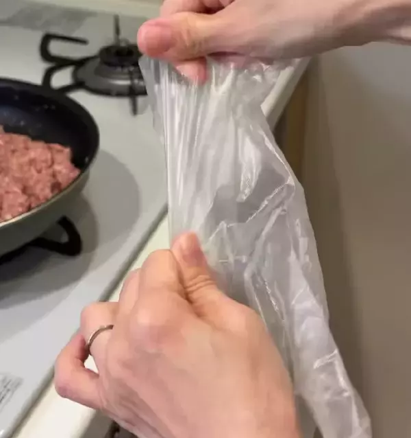 ハンバーグを作る時は…　調理がラクになる方法に「知らなかった」「これは発明」