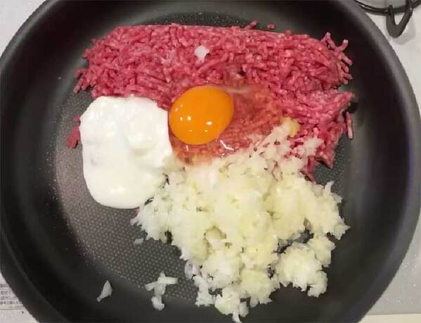 ハンバーグを作る時は…　調理がラクになる方法に「知らなかった」「これは発明」