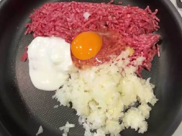 ハンバーグを作る時は…　調理がラクになる方法に「知らなかった」「これは発明」