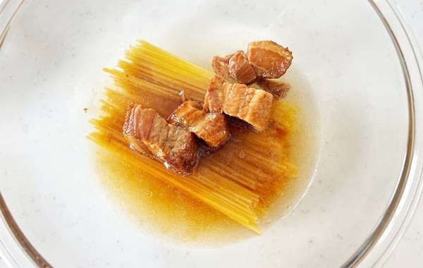 セブン『金の豚角煮』と一緒に温めたのは…　作り方に「リピート確定」「サクッと作れる」