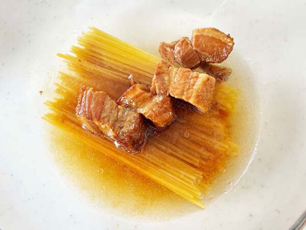 セブン『金の豚角煮』と一緒に温めたのは…　作り方に「リピート確定」「サクッと作れる」