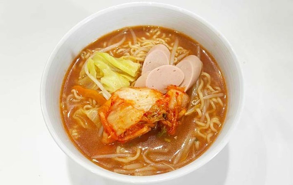 ニッスイが教えるインスタント麺のアレンジ　簡単なレシピに「夜食にぴったり」