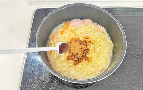 ニッスイが教えるインスタント麺のアレンジ　簡単なレシピに「夜食にぴったり」