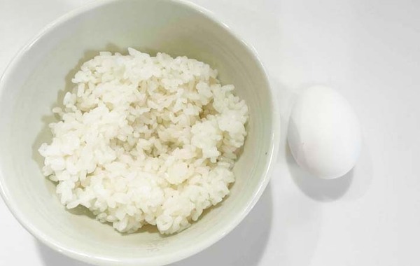 『丸鶏がらスープ』で旨みがアップ！　簡単アレンジ卵かけご飯