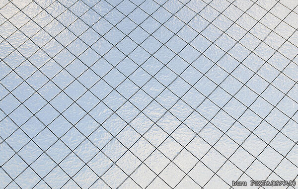 ひし形模様の窓ガラス　思わぬ効果に目からウロコ