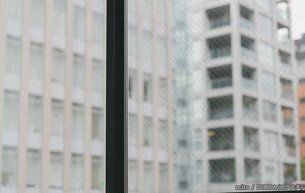 ひし形模様の窓ガラス　思わぬ効果に目からウロコ