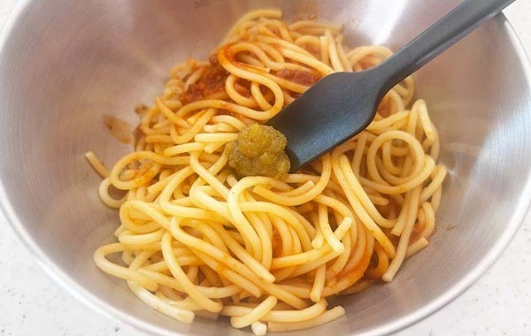 夫が常備を希望！　パスタに使った『余りがちな調味料』とは？