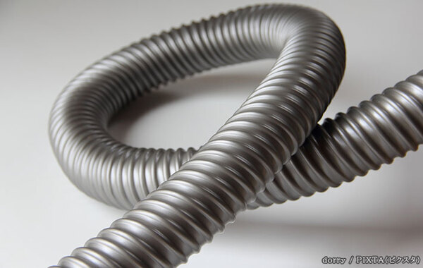 掃除機のホースに物が詰まったら、どうする？　パナソニックに聞いた『対処法』がすぐ試せそう！