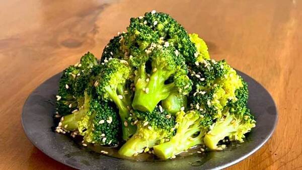 １０分もかからない…　ゆでないブロッコリーレシピに「この発想はなかった」