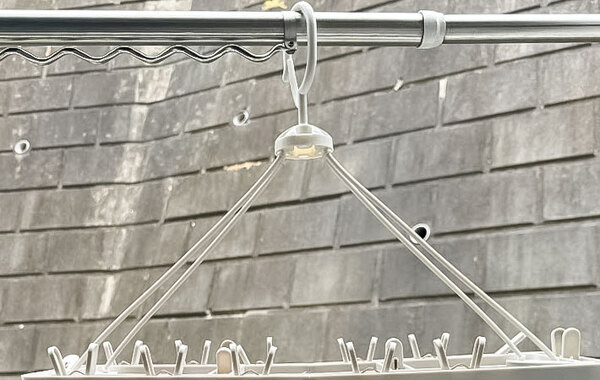 洗濯物干しの小さなストレスがなくなった！　『スリコ』の神グッズに「他のものは使えない」