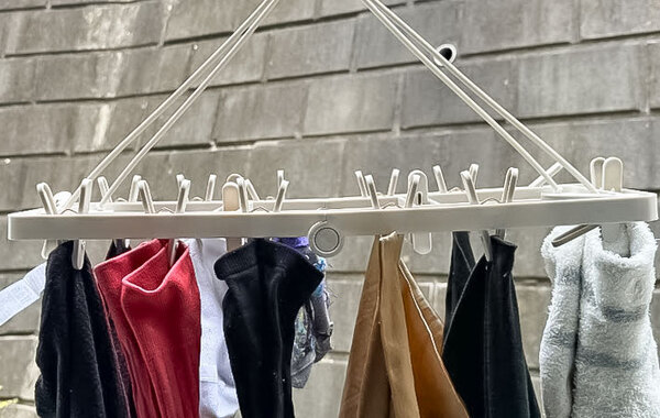 洗濯物干しの小さなストレスがなくなった！　『スリコ』の神グッズに「他のものは使えない」