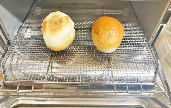 まだそのまま焼いてる？　ロールパンは焼く前に…「ビックリ！」