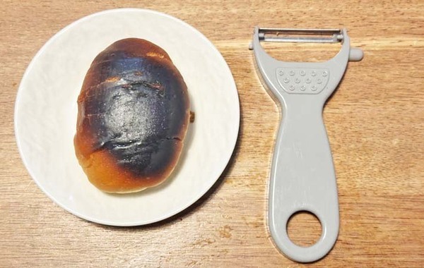 まだそのまま焼いてる？　ロールパンは焼く前に…「ビックリ！」