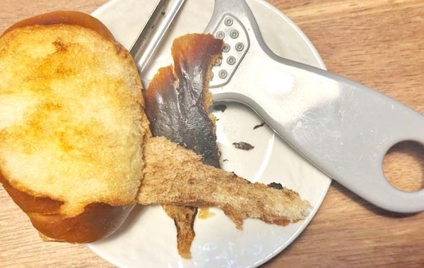 まだそのまま焼いてる？　ロールパンは焼く前に…「ビックリ！」