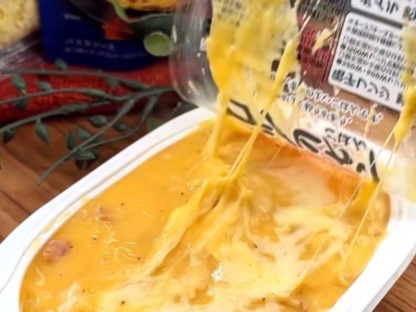 パックご飯にのせたのは…　目からウロコのレシピに「天才」「すごいアイディア」