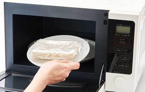 冷凍うどんは自然解凍してもいい？　テーブルマークの回答に「そうなんだ」