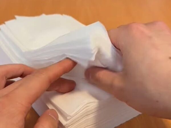 デスクに置きたいティッシュ箱！　スタバカップの活用法に「早速作る」